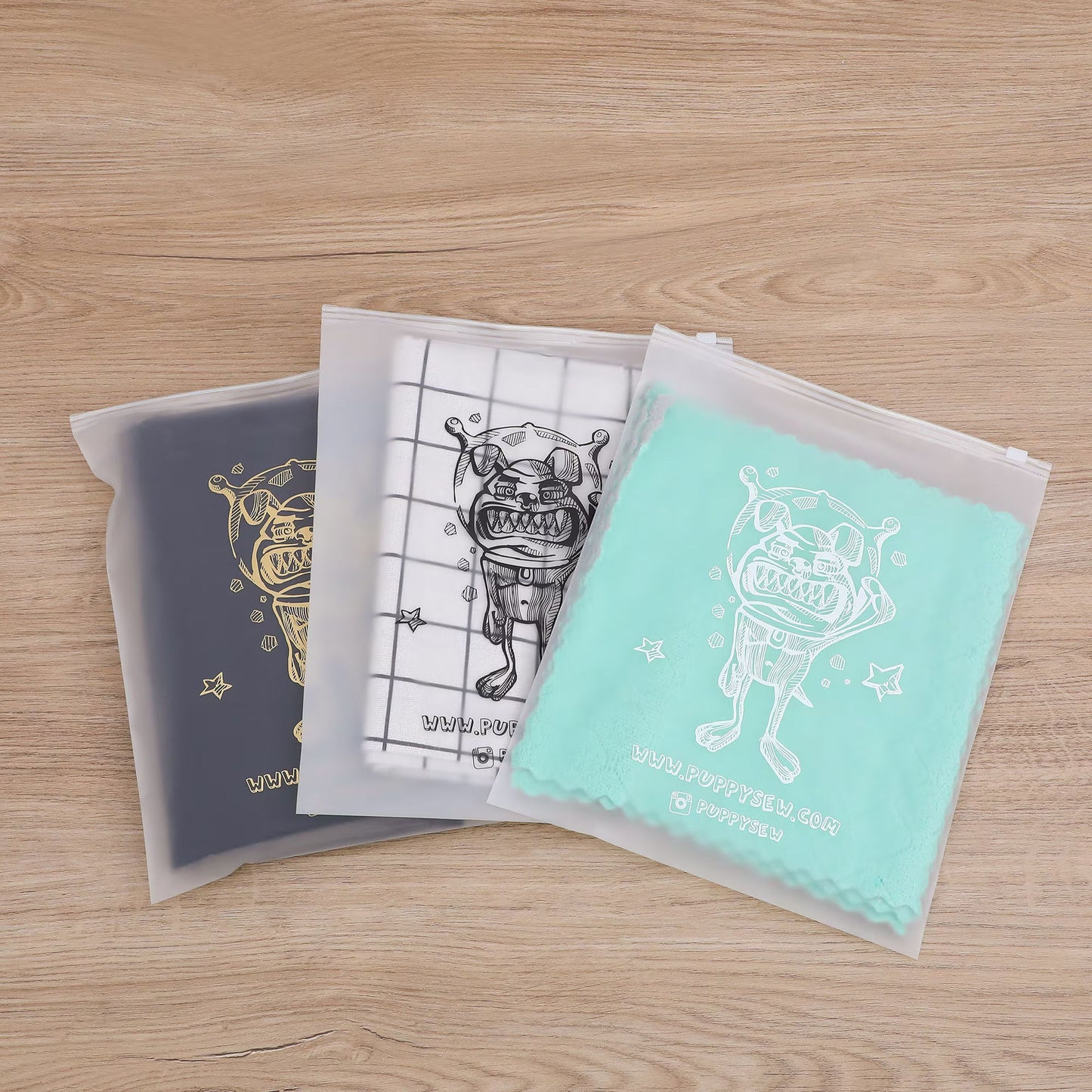 Biodegradable CPE Frosted Semi-Transparent Zipper Mailer Bag Clothing Towel Packaging Self-Sealing Plastic Clothes Zipper Bag