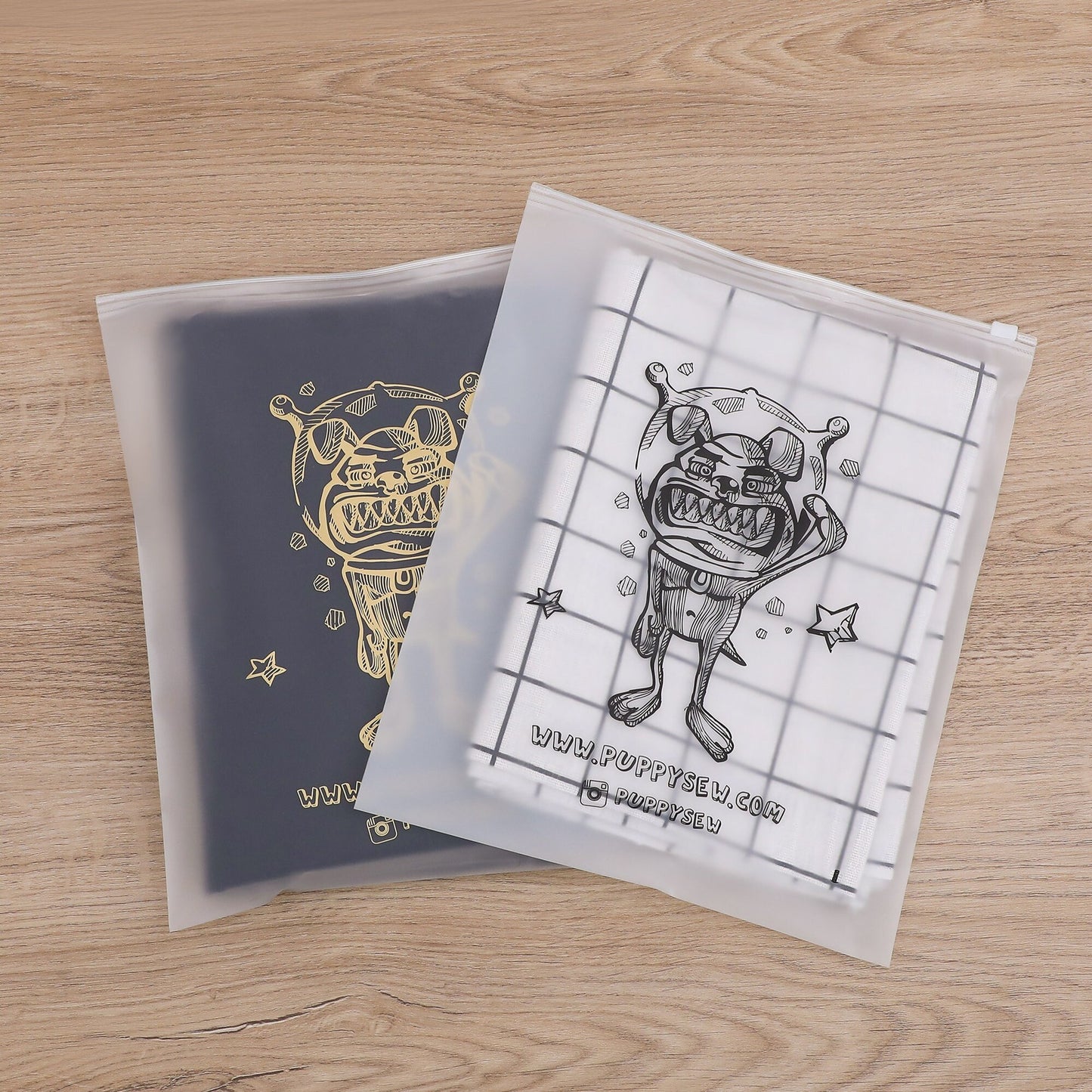 Biodegradable CPE Frosted Semi-Transparent Zipper Mailer Bag Clothing Towel Packaging Self-Sealing Plastic Clothes Zipper Bag